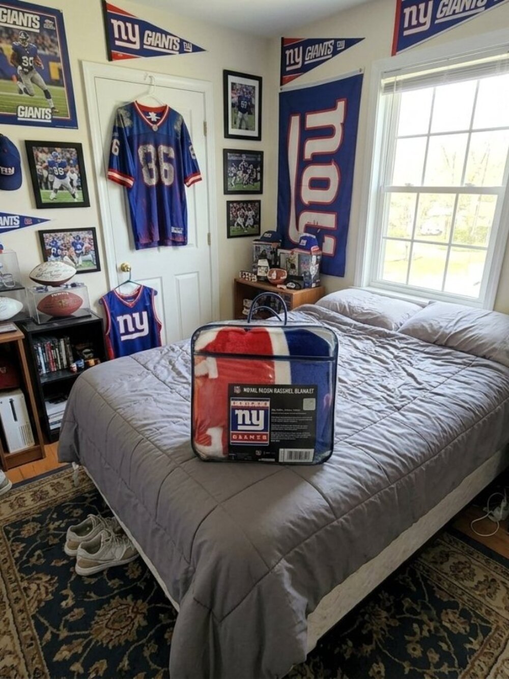 The Northwest New York Giants Raschel Plush Blanket 60x80 NWT